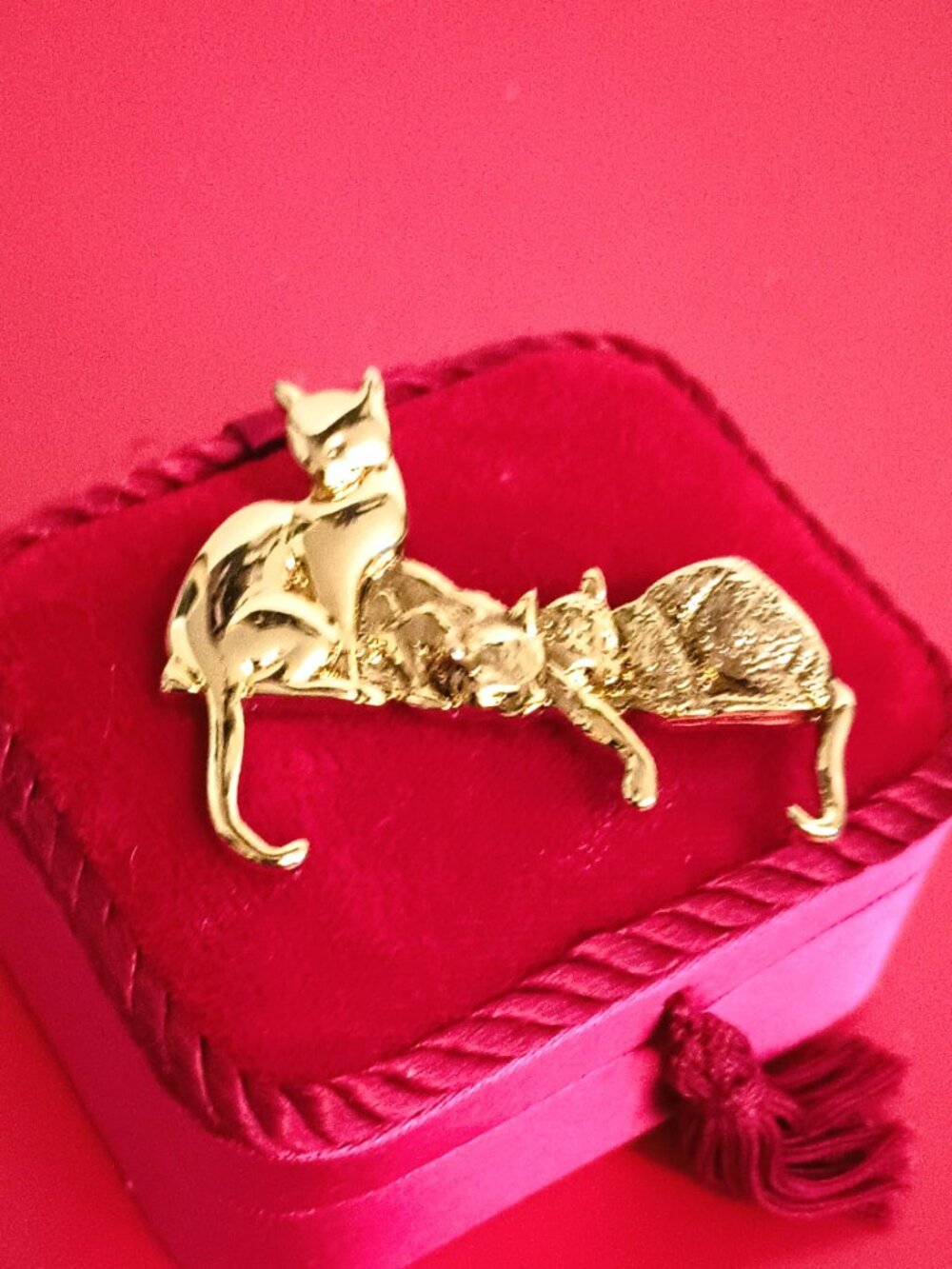 Angel Three Cats On Shelf Brooch Vintage Gold Tone Pin